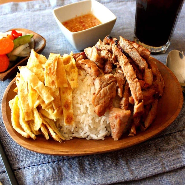 돼지고기 덮밥